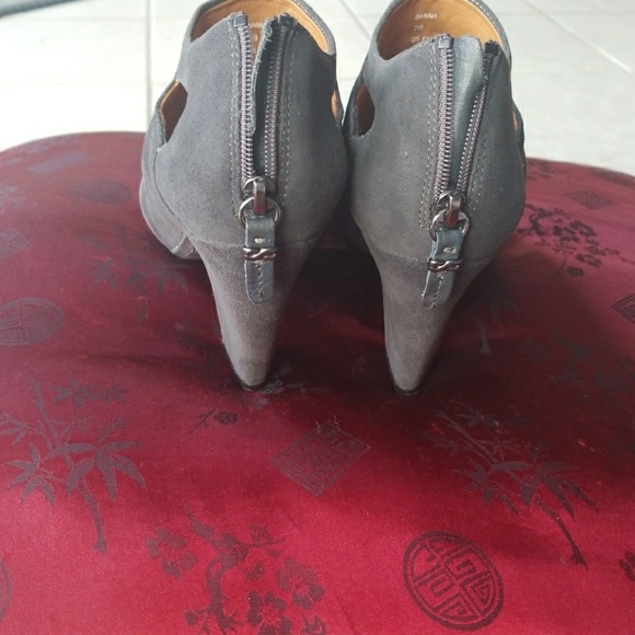 Earthies Barina Booties In Dark Gray! - Picture 7 of 8